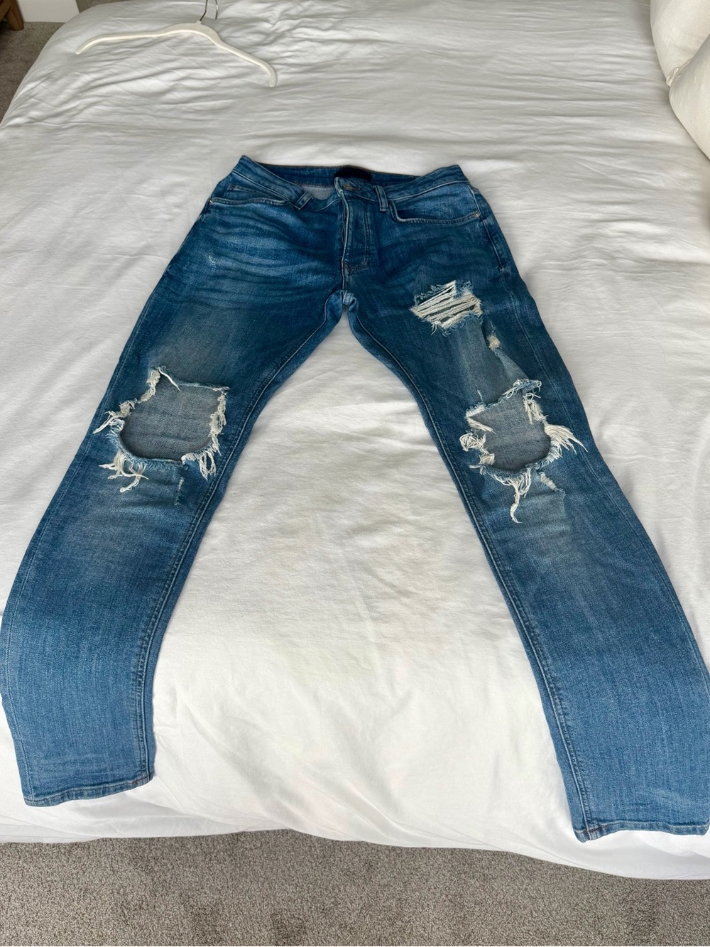 Forever 21 Men's Distressed Dark Blue Skinny Jeans